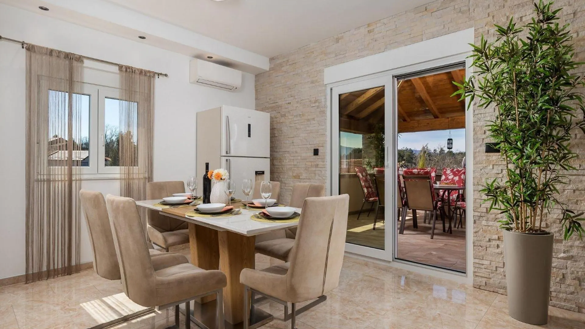 Villa Lemily - Five Bedroom With Swimming Pool 마툴지