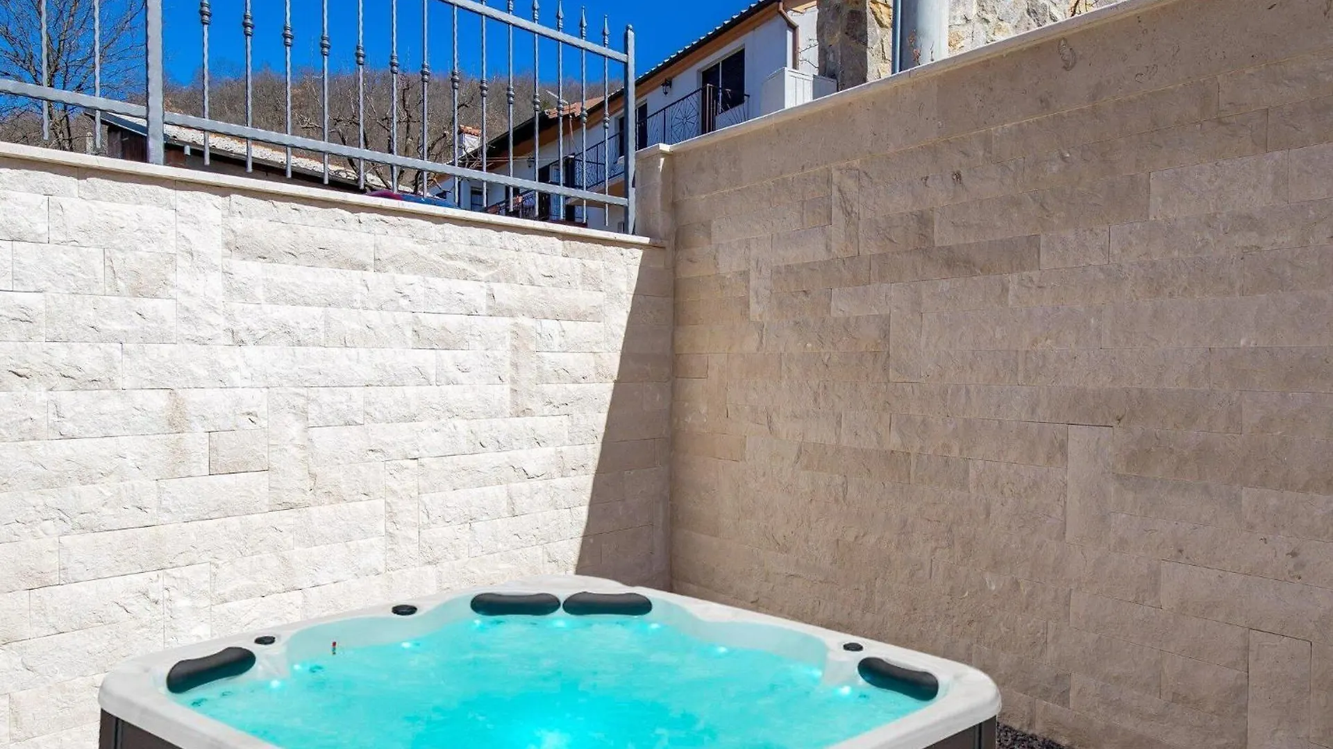 Villa Lemily - Five Bedroom With Swimming Pool 마툴지 크로아티아
