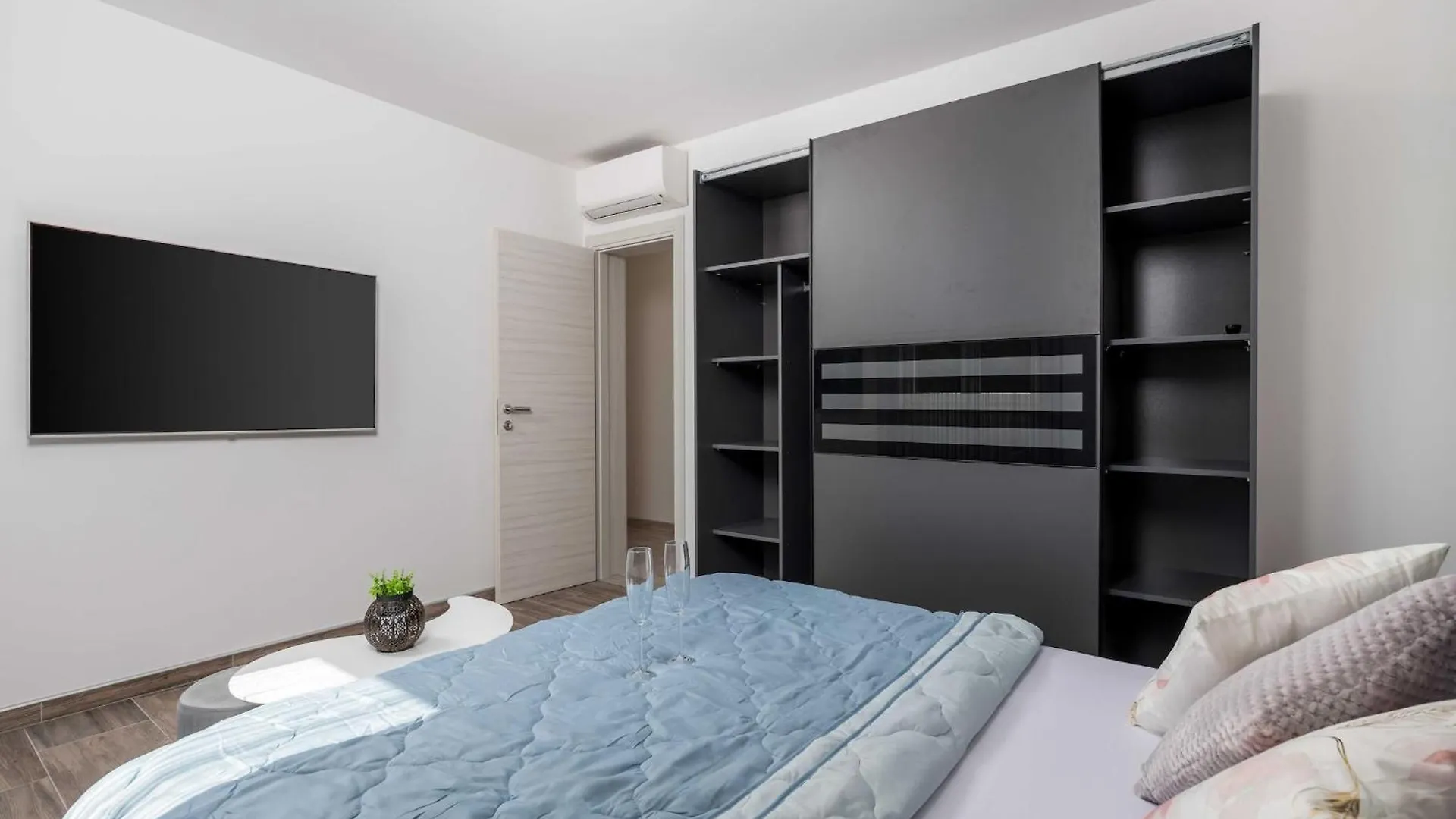 Villa Lemily - Five Bedroom With Swimming Pool 마툴지 크로아티아